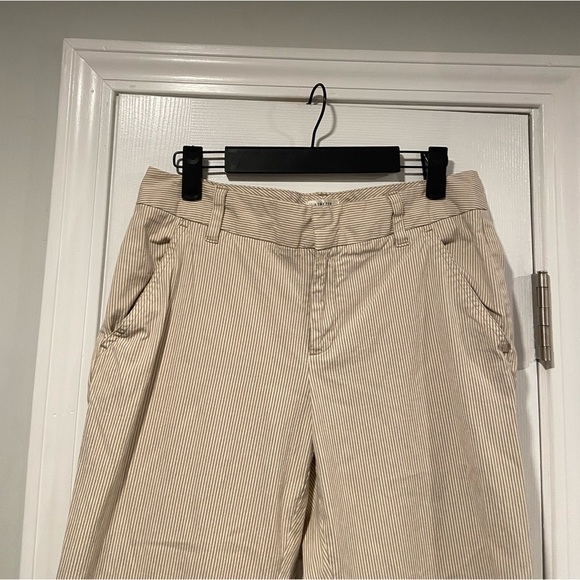 Old Navy Size 8 Khaki Cream Stripe Stretch Mid Rise Straight Leg Cropped Pants - Picture 4 of 12